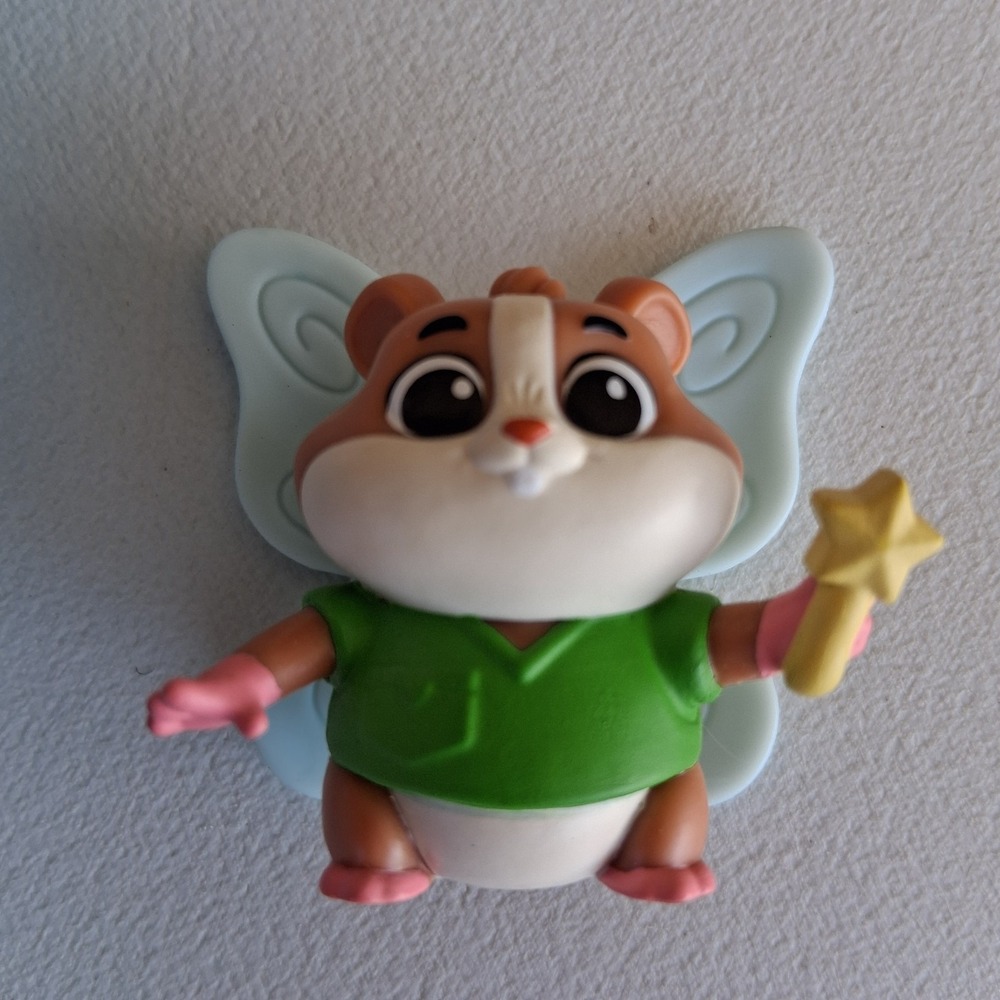 Spin Master Vida The Vet Pip 7" Plush Toy & 1.5" Mini Action Figure Set - Picture 9 of 11